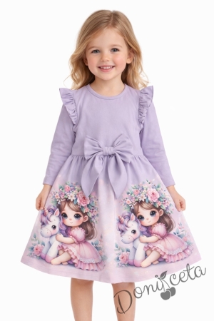 Детска рокля с дълъг ръкав в лилаво с къдрички, панделка и картинка 