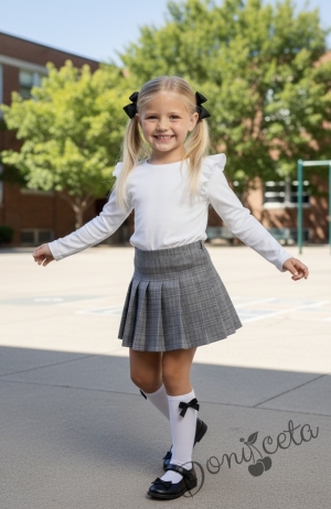 Детска пола плисе в сиво каре