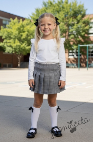 Детска пола плисе в сиво каре