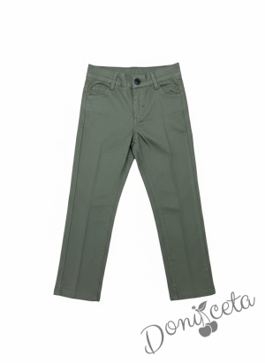 Комплект от панталон, папийонка и тиранти в зелено и бяла риза.