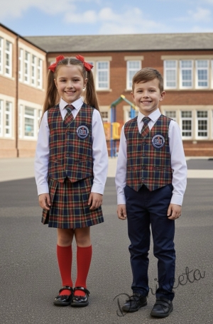 Комплект за момче от 4 части- риза в бяло с лого, панталон в тъмносиньо, елече с лого и вратовръзка в карирано червено, подходящ и за ученическа униформа