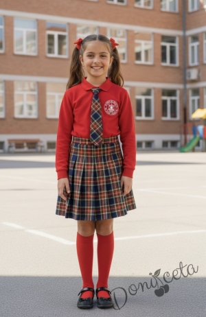 Комплект от 3 части-червена блуза с яка и лого, съчетана с  леко удължена плисиран пола в червено каре и вратовръзка, подходящ и за ученическа униформа