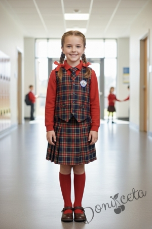 Комплект каре от 4 части- карирана плисирана пола леко удължена, карирана вратовръзка, карирано елече с лого и червена блуза с лого, подходящ и за ученическа униформа