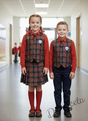 Комплект за момче от 4 части-блуза с яка и лого, панталон в тъмносиньо, елек с лого и вратовръзка в карирано червено, подходящ и за ученическа униформа