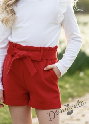 Къси панталони в червено за момиче с висока талия и коланче