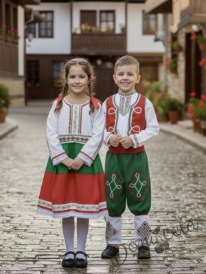 Детска народна носия 72 трибагреник-сукман в бяло, зелено и червено с фолклорни мотиви етно