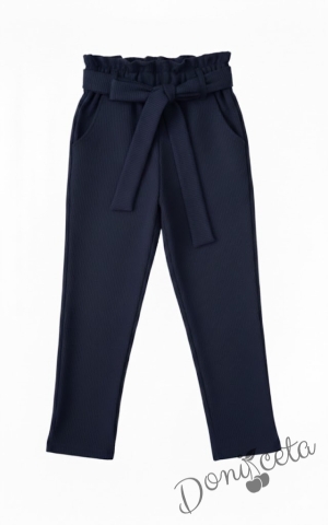 Комплект от 2 части- панталон в тъмносиньо с ластик и колан, блуза с дълъг ръкав в бяло с къдрички и кант в тъмносиньо