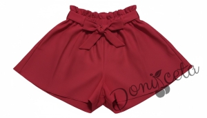 Комплект за момиче от къси пола-панталони в червено и блуза в бяло с дълъг ръкав с къдрички обкрайчени в червено