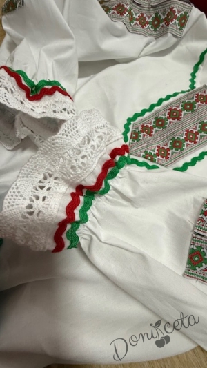 Дамска/детска народна носия трибагреник-риза в бяло, пола в зелено,елек в червено и престилка в червено с фолклорни/етно мотиви   