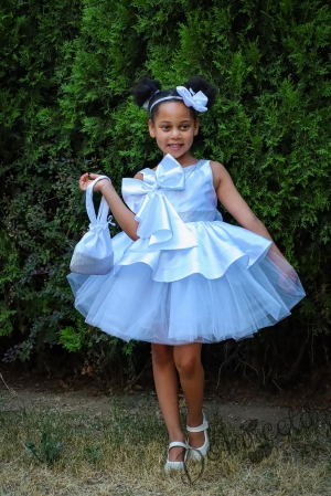 Официална детска рокля с панделка от тюл, сатен в долната част на роклята с гол гръб и малка чантичка в цвят бяло 309Б