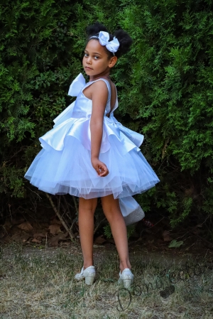 Официална детска рокля с панделка от тюл, сатен в долната част на роклята с гол гръб и малка чантичка в цвят бяло 309Б