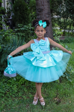 Официална детска рокля с панделка от сатен, и тюл в долната част на роклята с гол гръб и малка чантичка в цвят тюркоаз 309М