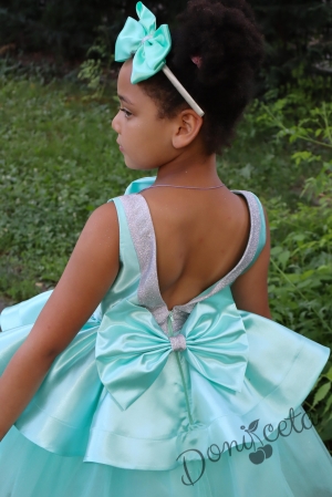 Официална детска рокля с панделка от сатен, и тюл в долната част на роклята с гол гръб и малка чантичка в цвят тюркоаз 309М