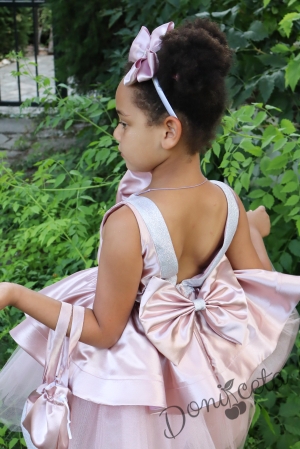 Официална детска рокля с панделка от сатен, и тюл в долната част на роклята с гол гръб и малка чантичка в цвят пепел от рози 309ФГ
