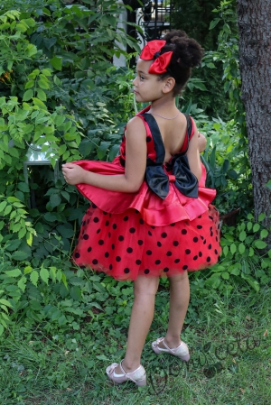 Официална детска рокля с панделка от сатен, и тюл в червено на черни точки, роклята е с гол гръб и малка чантичка в червено 309ЧЧТ