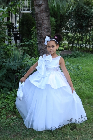 Официална детска дълга рокля в бяло с ефектни панделки с гол гръб и малка чантичка 309БД