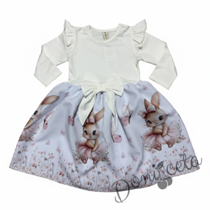 Детска рокля с дълъг ръкав в екрю с къдрички, панделка и изображение на зайче-балерина