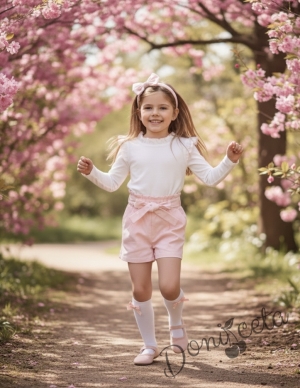 Комплект за момиче от къси панталони в розово и блуза в бяло с дълъг ръкав с къдрички обкрайчени в розово