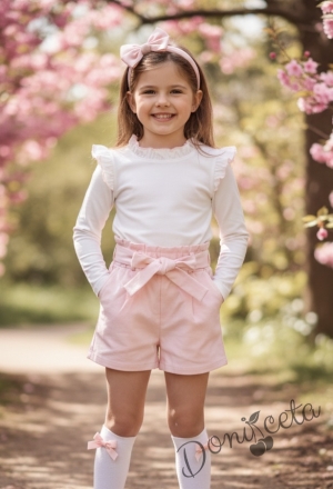 Комплект за момиче от къси панталони в розово и блуза в бяло с дълъг ръкав с къдрички обкрайчени в розово