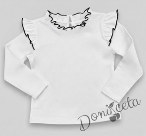 Комплект за момиче от къси панталони в черно и блуза в бяло с къдрици с черен кант