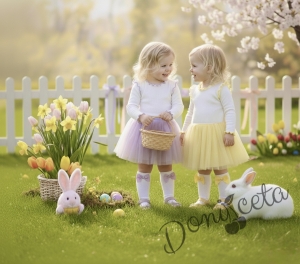 Детска ежедневна рокля с дълъг ръкав в бяло и лилаво с къдрички с кант в лилаво на рамената Оливия от колекция Лилавина