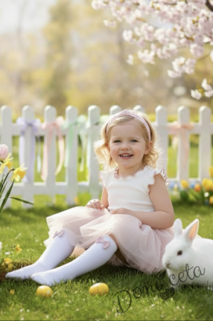 Детска ежедневна рокля без ръкав в бяло и прасковено с къдрички с кант в лилаво на рамената Оливия 