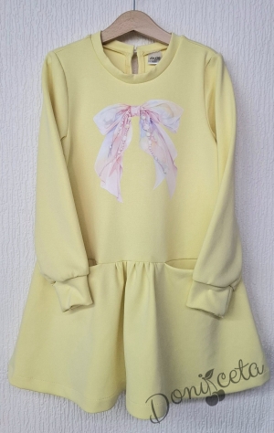 Детска спортна рокля с дълъг ръкав в жълто с джобчета