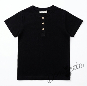 Детска блуза за момче в черно с къс ръкав и бежови копчета 