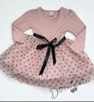 Детска рокля с дълъг ръкав в пепел от рози на черни точки и сатенено коланче в черно