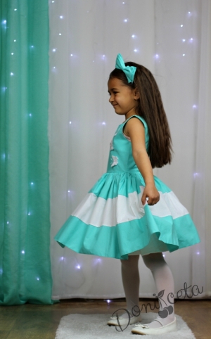 Детска рокля в бяло и мента без ръкав