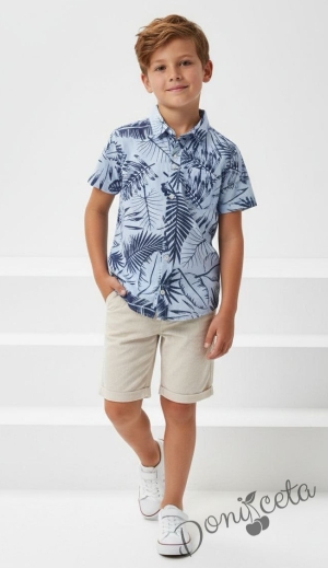 Комплект за момче от ризка в синьo с палми и къси панталони 