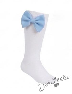 Детски чорапи в бяло до коляното с светлосини панделки 
