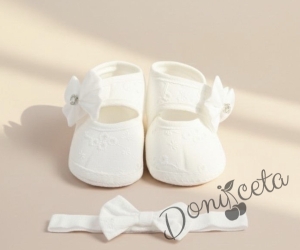 Бебешки комплект от бебешки буйки и лента за коса в бял цвят