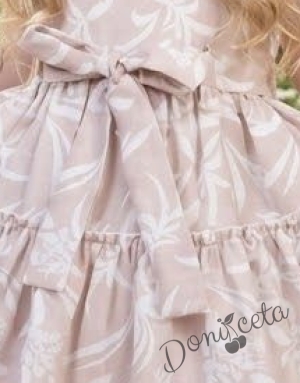 Детска рокля с флорални мотиви върху основа в цвят "пепел от рози" и аксесоар шапка