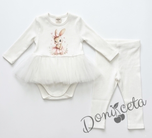 Бебешки рипсен комплект от 2 части- боди в екрю с тюл и картинка зайче и панталонки в екрю