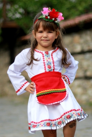 Дамска народна носия 17-комплект пола, риза и престилка с фолклорни/етно мотиви 