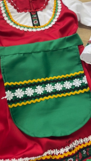 Комплект от дамска или детска народна носия 69-сукман в червено и престилка в зелено с фолклорни етно мотиви с диадема