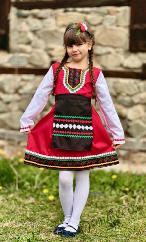 Дамска или детска народна носия сукман 97 в червено с престилка с фолклорни/етно мотиви на цветчета