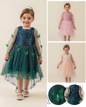 Официална детска рокля с дълъг ръкав с пайети,шлейф и пеперуди в прасковено