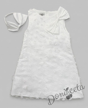Елегантна детска рокля с флорални мотиви , панделка в бяло и диадема