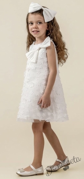Елегантна детска рокля с флорални мотиви , панделка в бяло и диадема