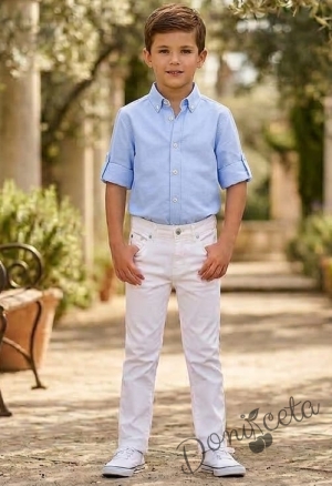 Комплект за момче състоящ се от бял панталон и риза в светлосин цвят 