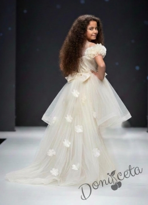 Официална детска рокля с шлейф с тюл и цветя в бяло 