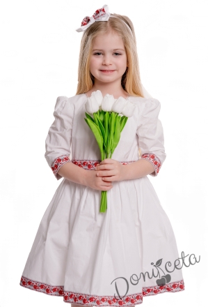 Комплект от детска рокля с дълъг ръкав в бяло с ширит с червени розички и фолклорни етно мотиви, диадема и чорапки