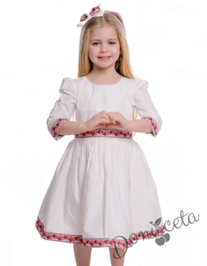 Комплект от детска рокля с дълъг ръкав в бяло с ширит с червени розички и фолклорни етно мотиви, диадема и чорапки