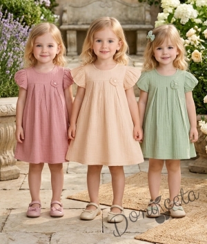 Детска ежедневна рокля с къс ръкав в нежен зелен цвят от памучен муселин