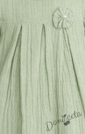 Детска ежедневна рокля с къс ръкав в нежен зелен цвят от памучен муселин
