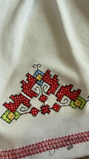 Комплект от бебешка рокличка с къс ръкав с фолклорни/етно мотиви за момиченце и болеро в червено