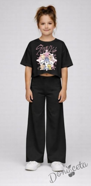Интересен комплект за момиче от блузка с къс ръкав в черно с герои и панталон с широки крачоли