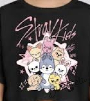 Интересен комплект за момиче от блузка с къс ръкав в черно с герои и панталон с широки крачоли